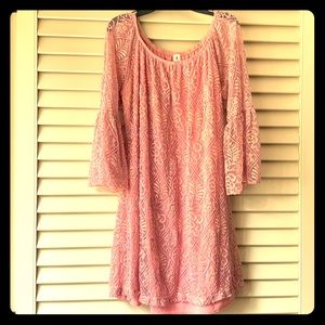 BOUTIQUE Ty Alexander’s Lace Bell Sleeve L Dress